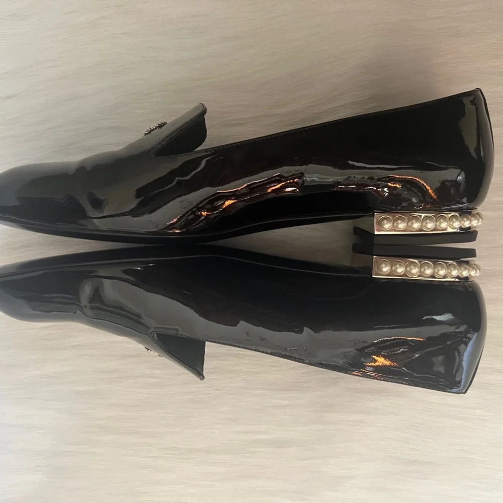 🔥CHANEL Patent Loafers